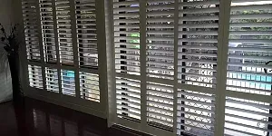 Фото электрокарнизы для штор  на алюминиевые окна